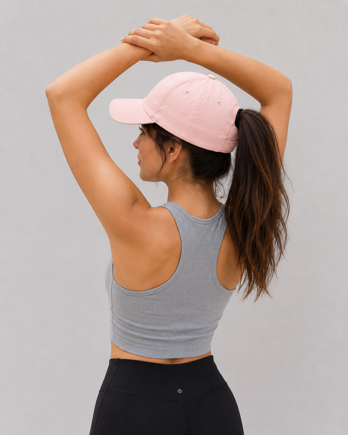 Gorra Auren Signature en Rosa Bebé con cierre magnético para coleta y moño